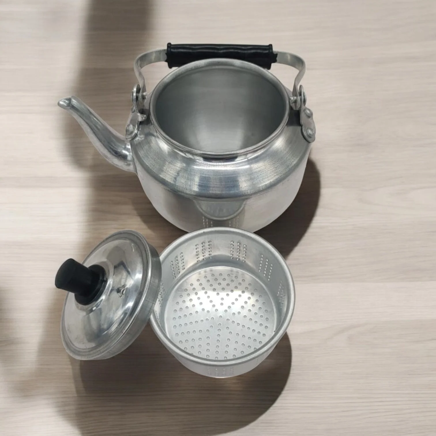 AKDC Aluminium Kettle with Strainer Tea Coffee Hot Water Kettle 14cm-750ml-Stainless Steel - Image 3