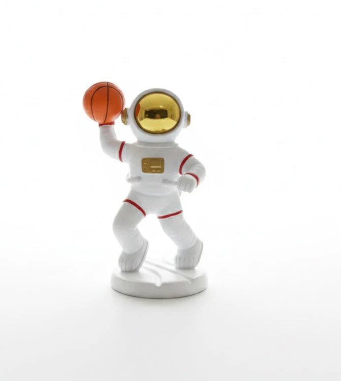 AKDC Ceramic Astronaut Holding Basketball Figurine – White & Orange Sports Space Theme Décor 14 cm