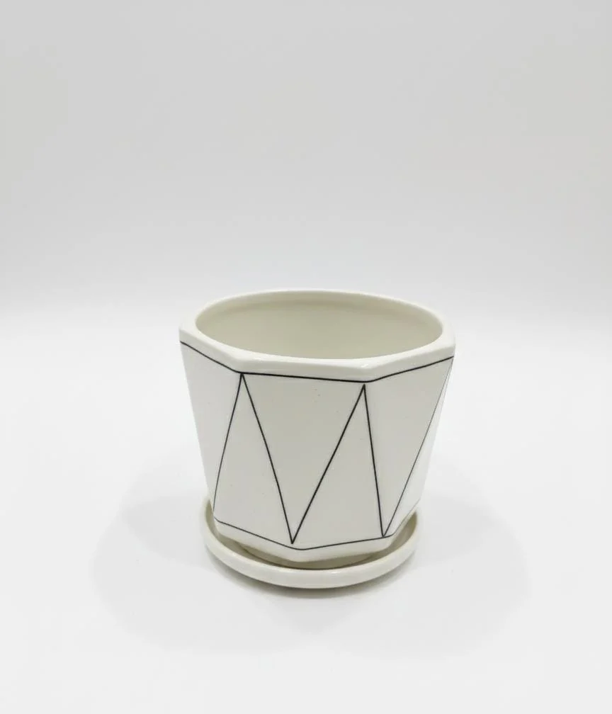 AKDC Designer White Ceramic Pot with Black Geometric Triangle Line Pattern – 15×17 cm