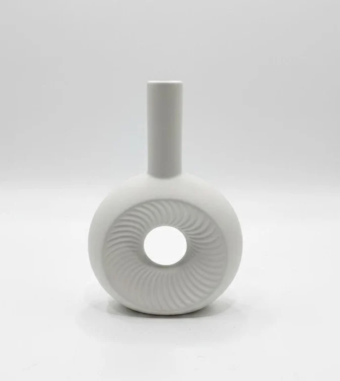 AKDC White Ceramic Long-Neck Decorative Vase – 16×25 cm