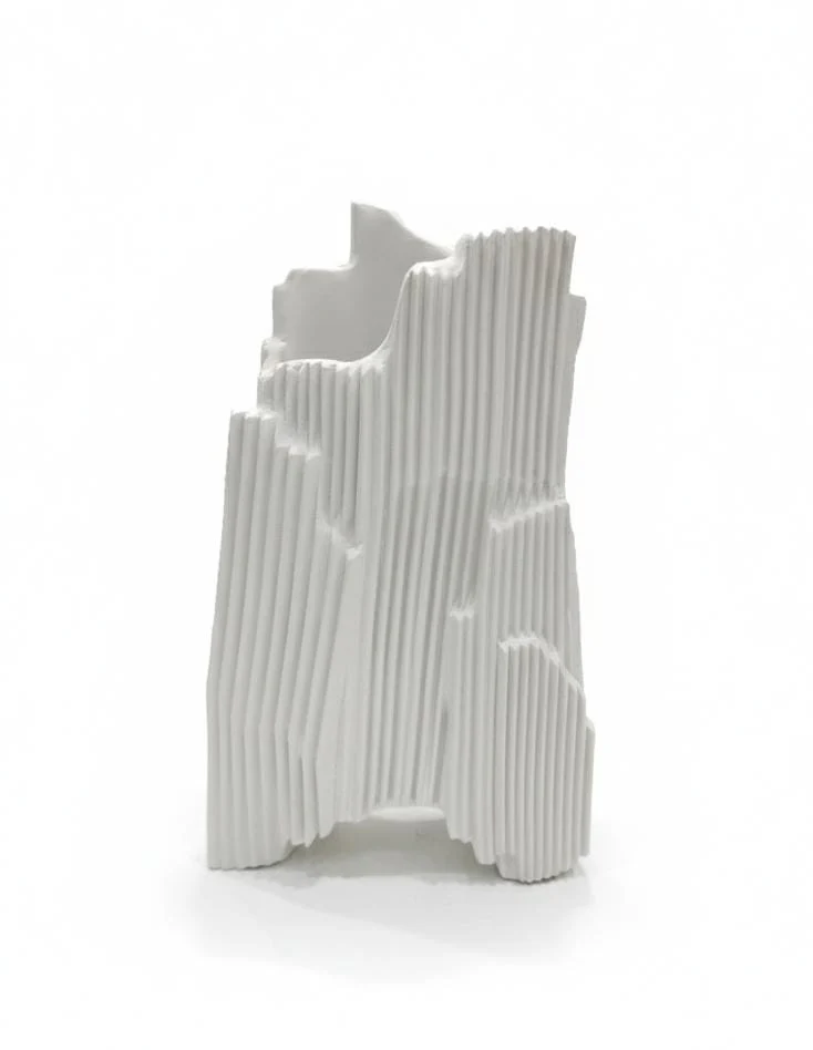 AKDC White Hard Plastic Flower Vase – Clean Minimalist Finish – 28×14 cm