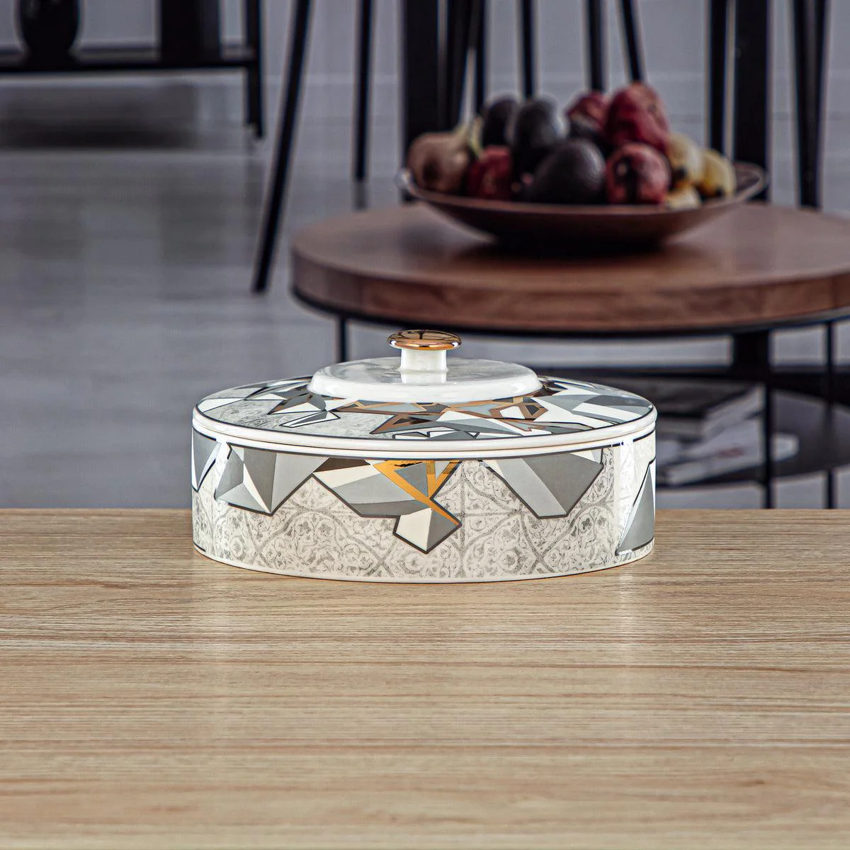 Almarjan Round Porcelain Date Bowl with Lid 18cm*18cm*7cm, Multicolor