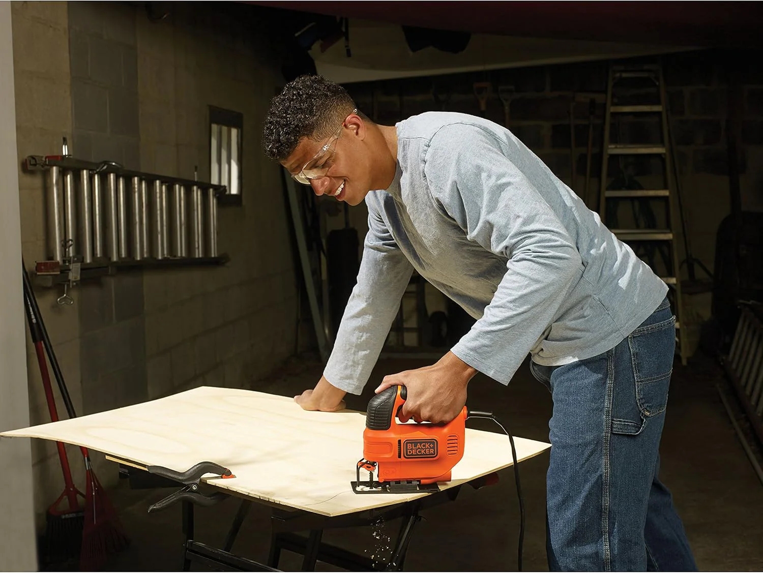 BLACK+DECKER 400W Compact Jigsaw, 300spm Speed of Cut - Image 4