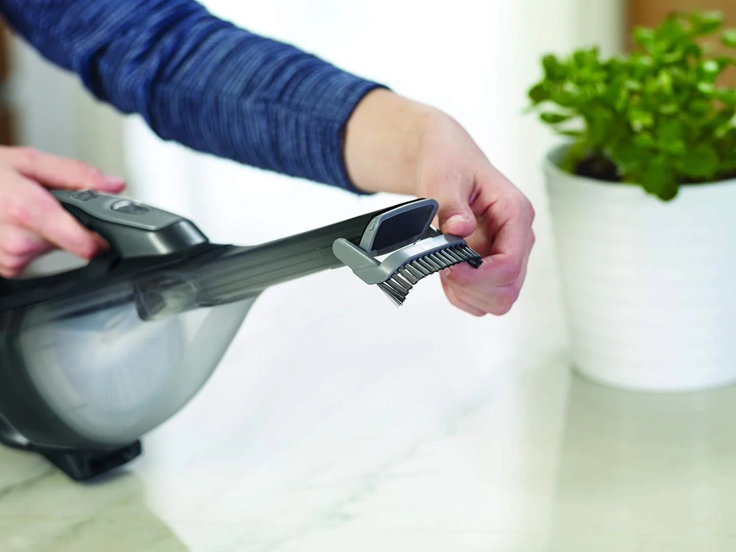 BLACK+DECKER Cordless Dustbuster Handheld Vacuum Cleaner, 10.8V, 2.0Ah Li-Ion Battery, 25 Air Watts, 21.6 Wh Energy, Black - DVA320J-B5 - Image 7