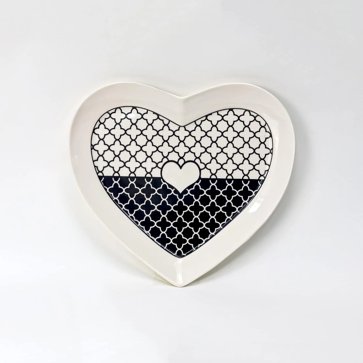 AKDC Ceramic Heart Shape Cookies Plate Lovely Design Texture in Black & White Snacks Plates Dinner Fruits Bowl Home D‚cor Dining Tableware Bowls Gift Lovers Girlfriend Wife (Snack Plate - 10" Inch) - Image 4