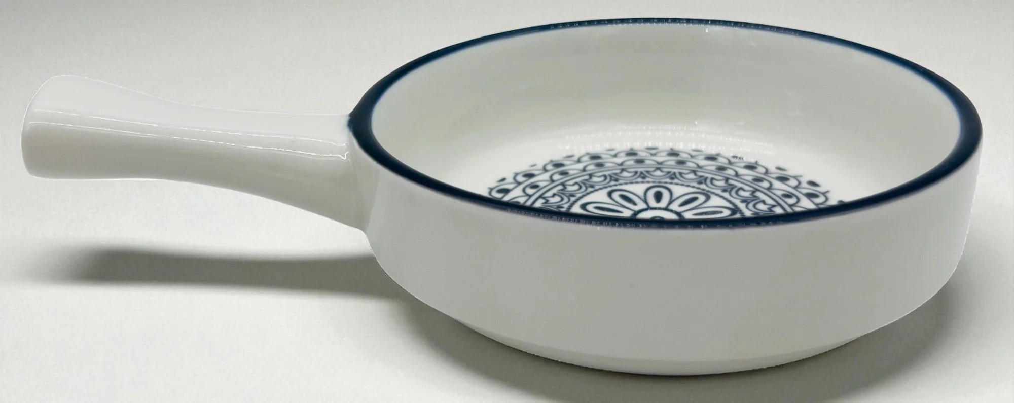 Che Brucia Ceramic Round Pan 8.5" x 6", Blue Floral Pattern - Image 3