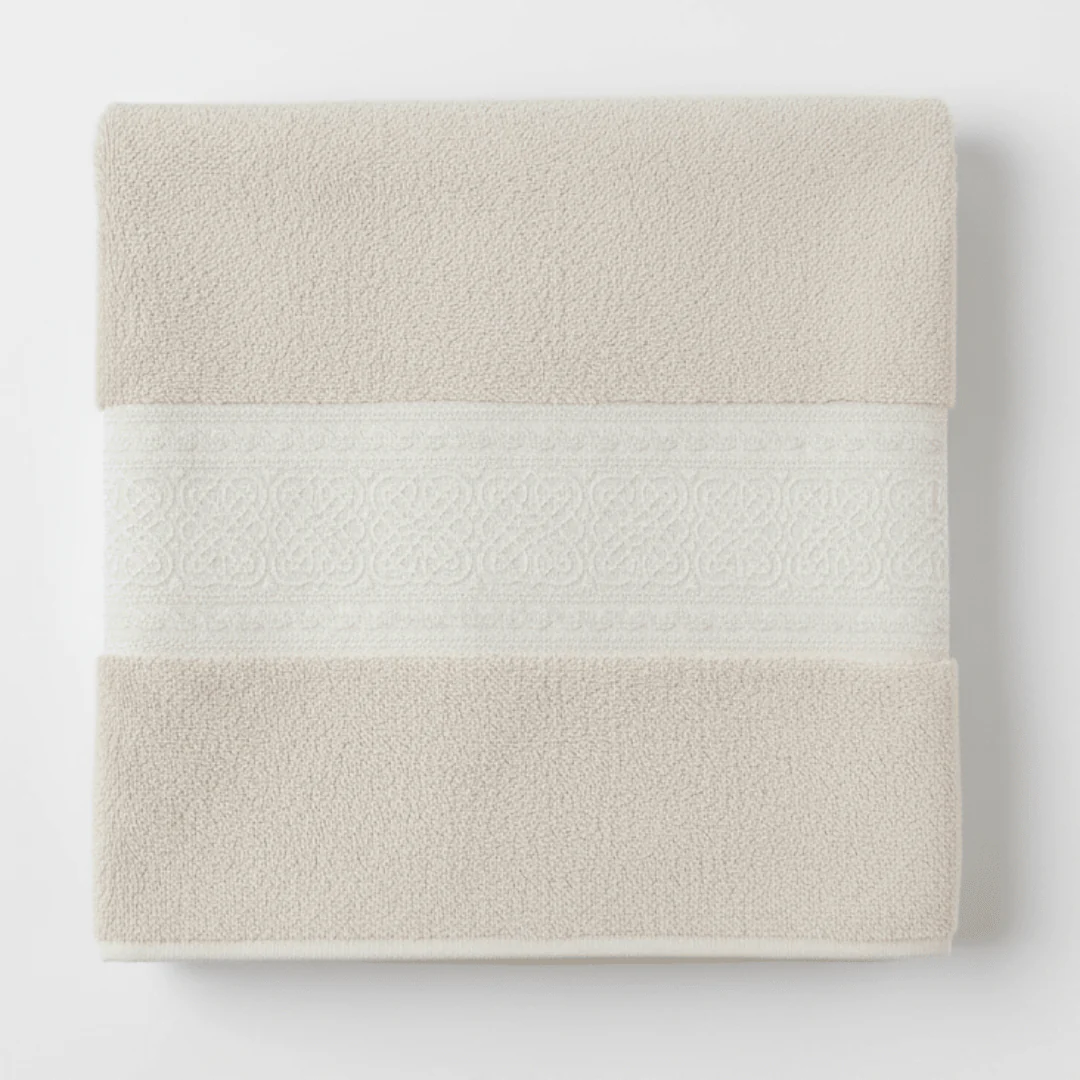 Fieldcrest Luxury Jacquard Bath Towel – Light Brown | 70×140cm