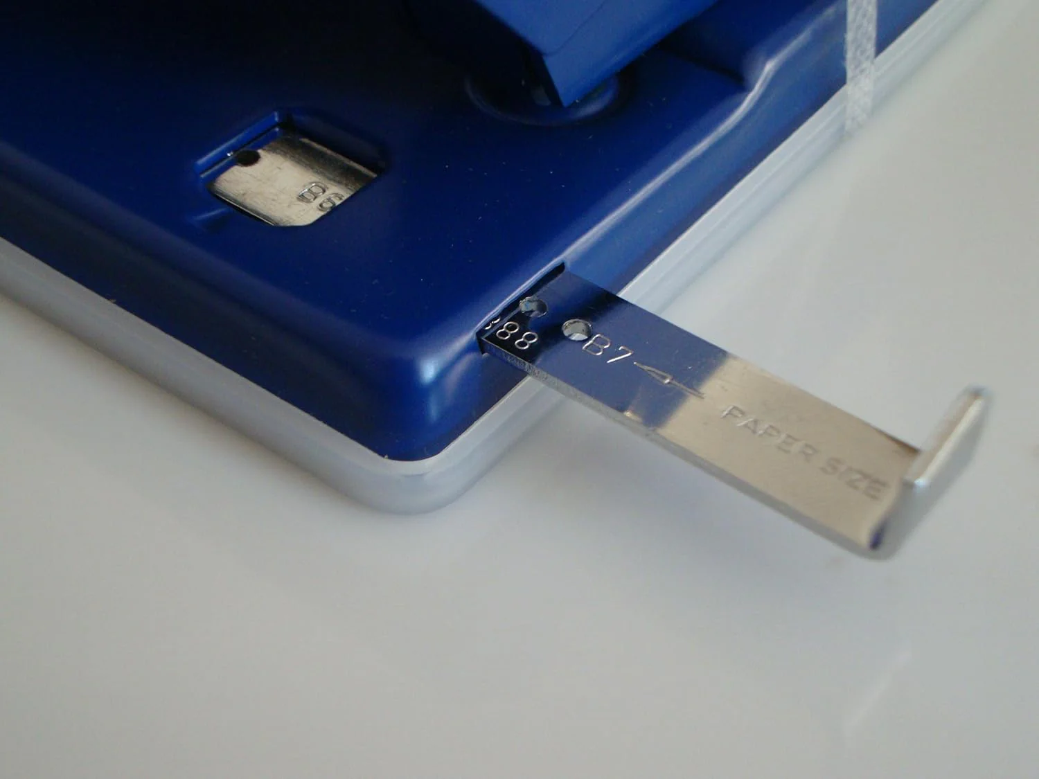 Kangaro DP-720  2-Hole 36 Sheet Paper Punch â€ŽPlastic Metal - Image 2