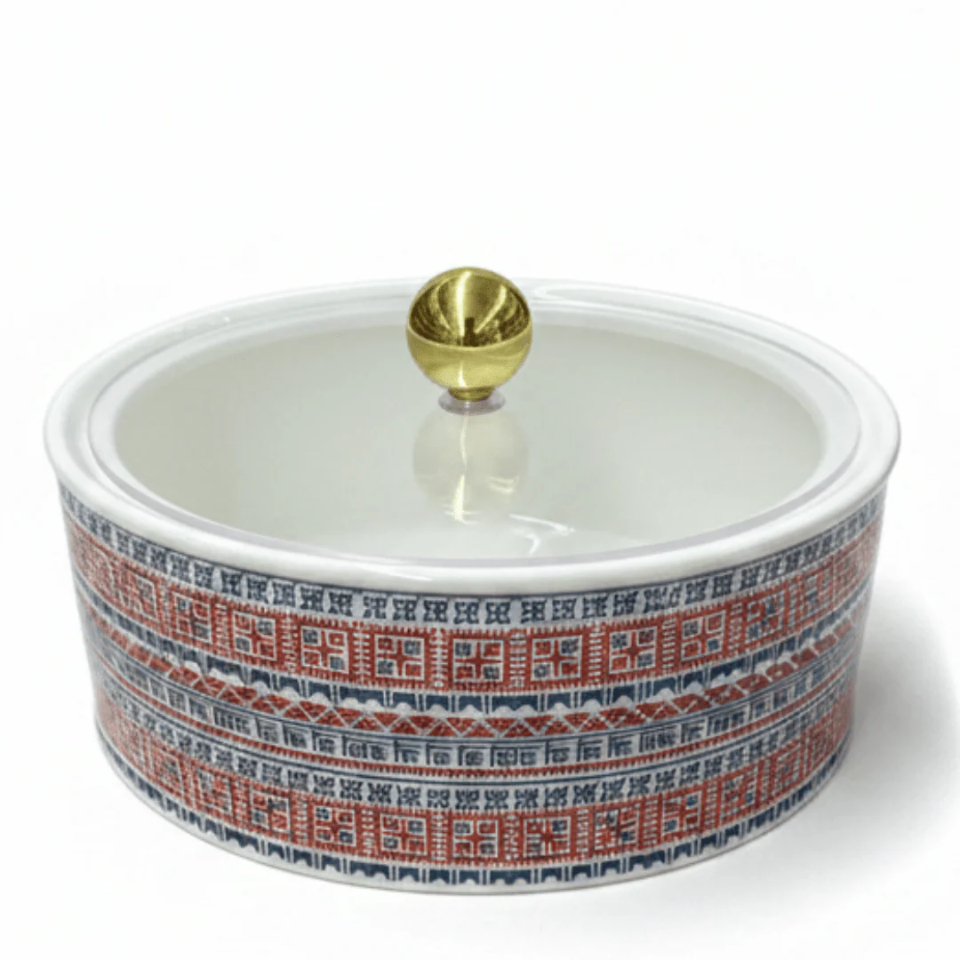 Luhpar Modern Ceramic Dates Bowl with Tatreez Pattern & Clear Acrylic Cover for Serving Dry Fruits and Snacks – 15×15 cm