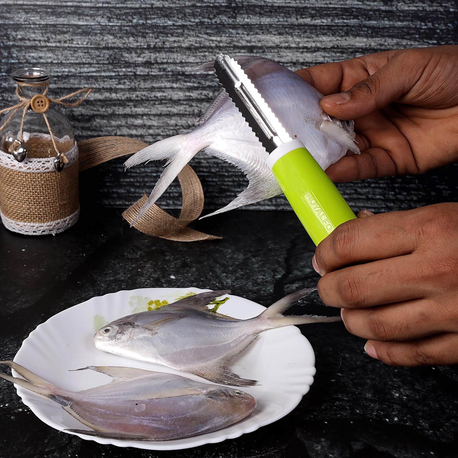 ROYALFORD Fish Peeler, Stainless Steel + ABS, Green- RF6304 - Image 3